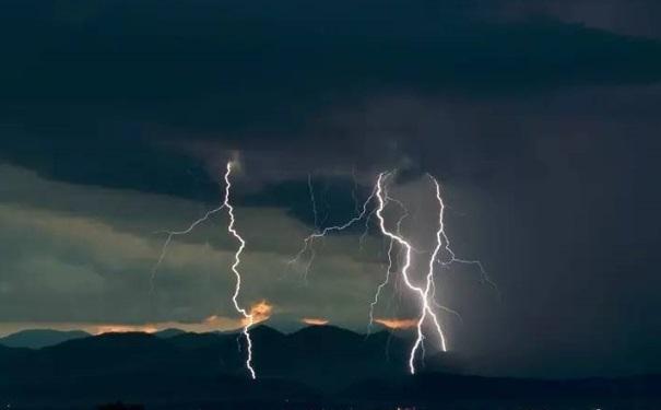 雷擊導(dǎo)致工廠晃電